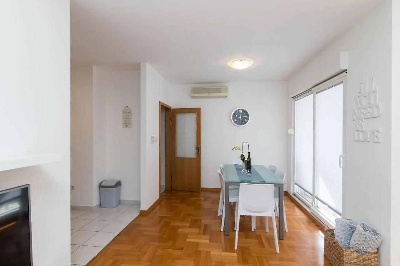 Apartment Mirela Split